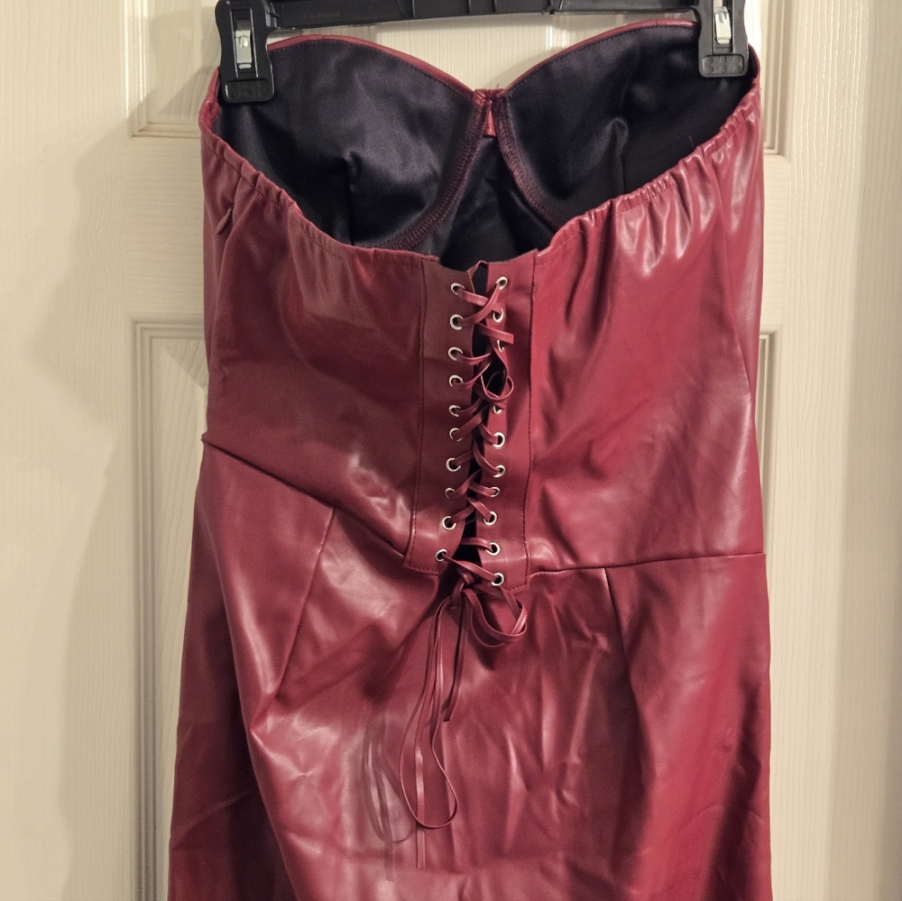 Elegant Burgundy Strapless Dress - Picture 6 of 10